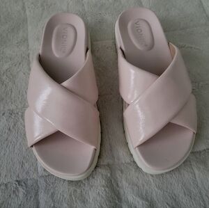 VIONIC VESTA FLATFORM LUG SANDAL BABY PINK SIZE 7.5